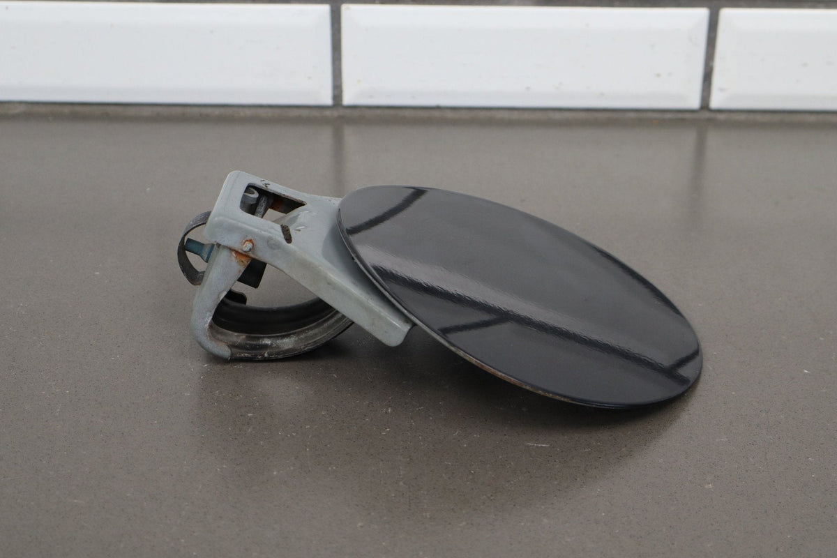 07-14 Chevy Tahoe Yukon Escalade Fuel Filler Door (Black 41)