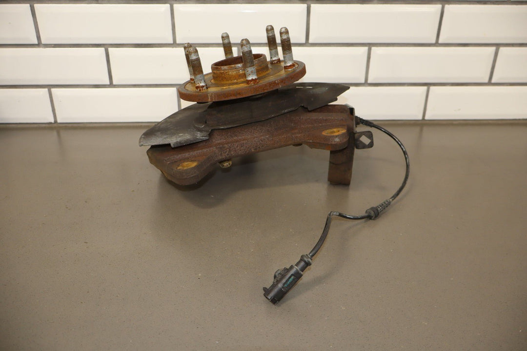 07 - 14 Chevy Truck SUV GMT900 Driver Left LH Front Spindle Knuckle 4x4 OEM