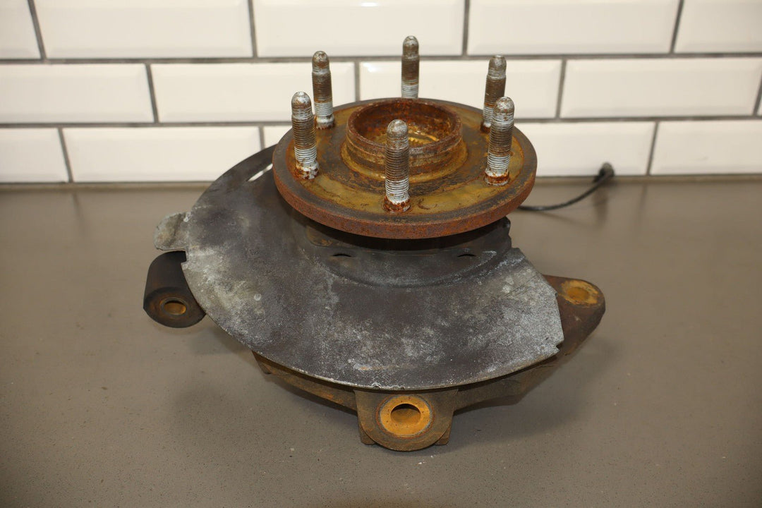 07 - 14 Chevy Truck SUV GMT900 Driver Left LH Front Spindle Knuckle 4x4 OEM