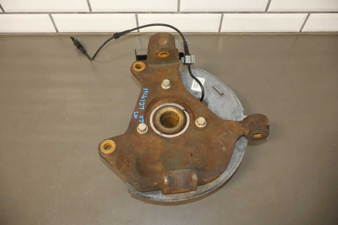 07 - 14 Chevy Truck SUV GMT900 Driver Left LH Front Spindle Knuckle 4x4 OEM