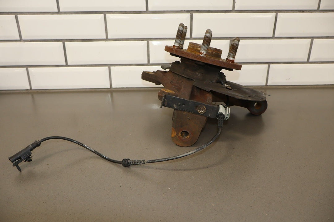 07 - 14 Chevy Truck SUV GMT900 Driver Left LH Front Spindle Knuckle 4x4 OEM