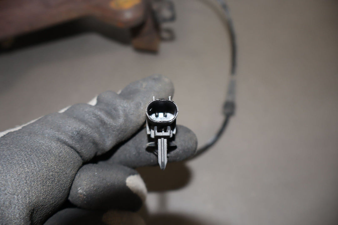 07 - 14 Chevy Truck SUV GMT900 Driver Left LH Front Spindle Knuckle 4x4 OEM