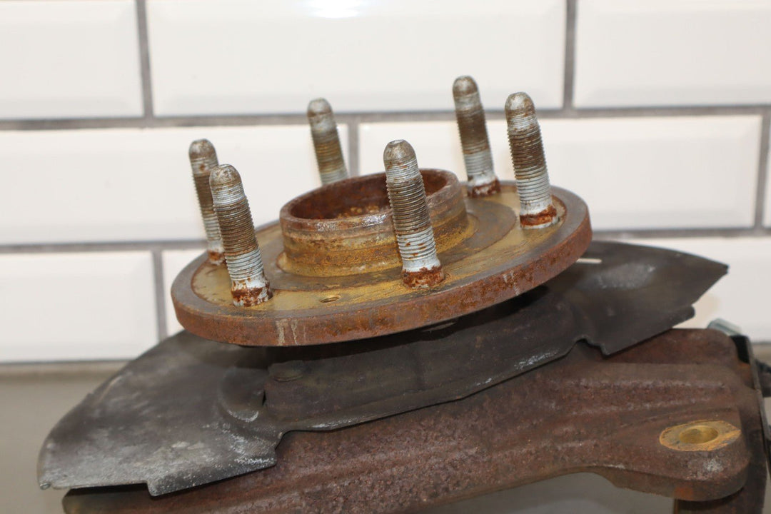 07 - 14 Chevy Truck SUV GMT900 Driver Left LH Front Spindle Knuckle 4x4 OEM