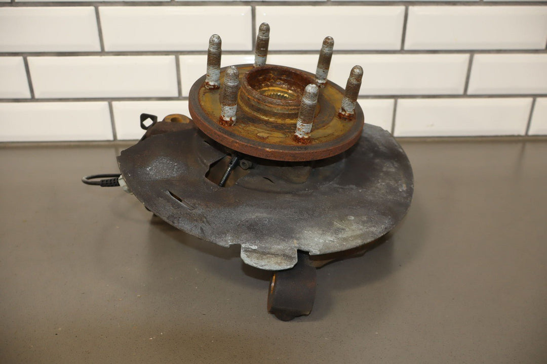 07 - 14 Chevy Truck SUV GMT900 Driver Left LH Front Spindle Knuckle 4x4 OEM