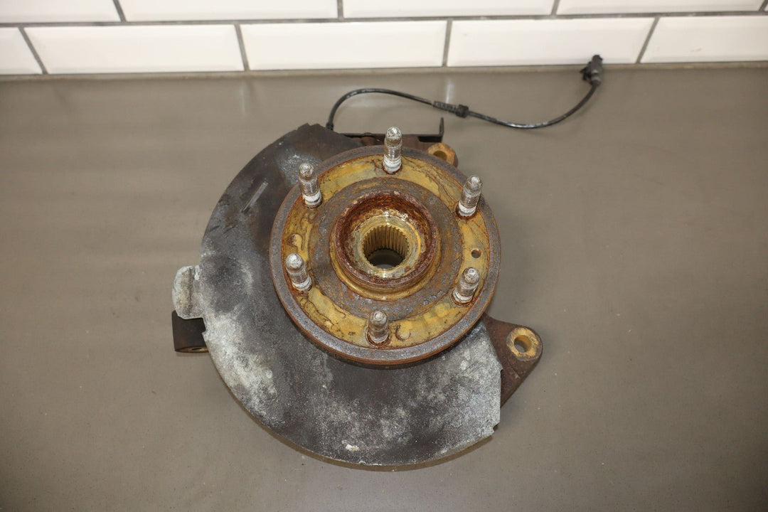 07 - 14 Chevy Truck SUV GMT900 Driver Left LH Front Spindle Knuckle 4x4 OEM