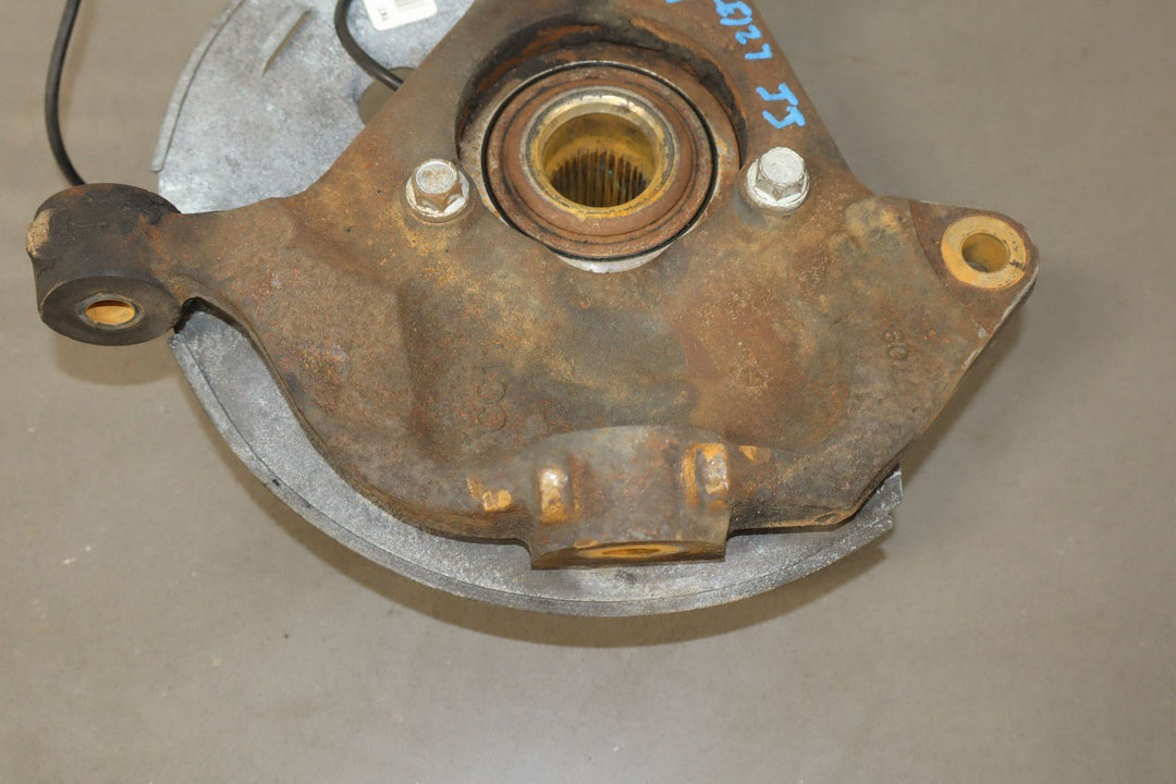 07 - 14 Chevy Truck SUV GMT900 Right RH Passenger Front Spindle Knuckle 4x4 OEM