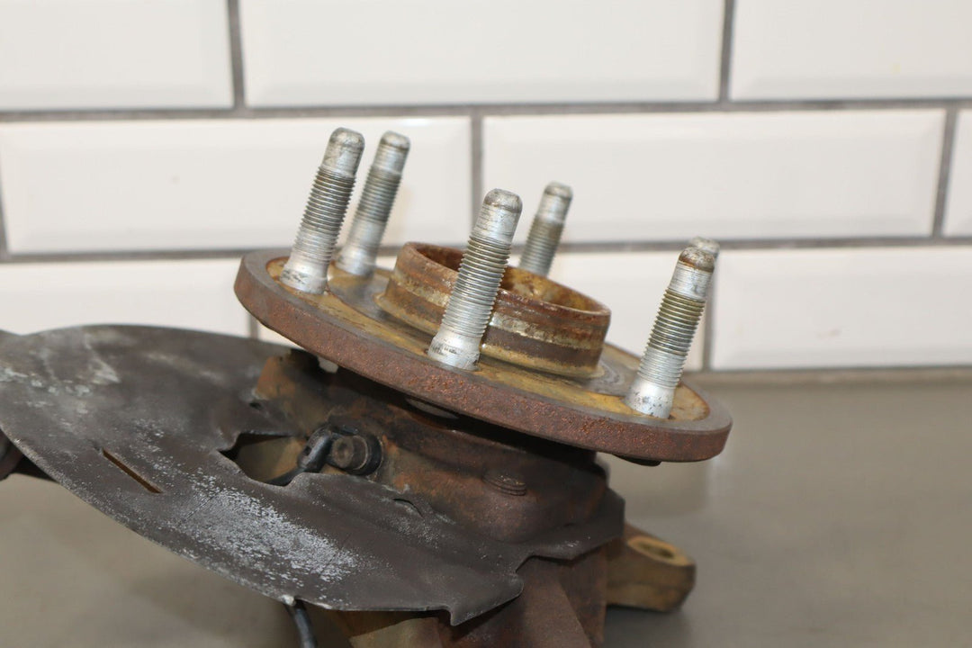 07 - 14 Chevy Truck SUV GMT900 Right RH Passenger Front Spindle Knuckle 4x4 OEM