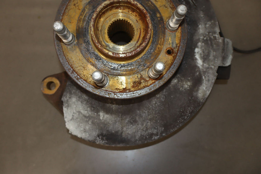 07 - 14 Chevy Truck SUV GMT900 Right RH Passenger Front Spindle Knuckle 4x4 OEM