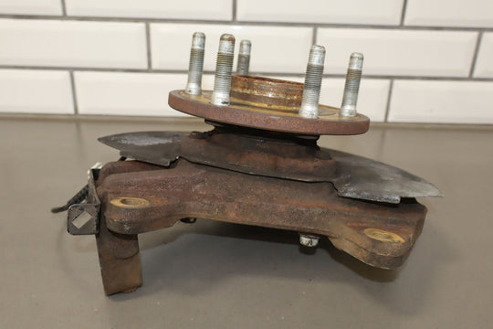 07 - 14 Chevy Truck SUV GMT900 Right RH Passenger Front Spindle Knuckle 4x4 OEM