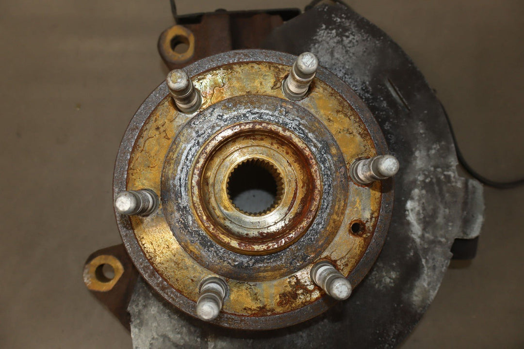 07 - 14 Chevy Truck SUV GMT900 Right RH Passenger Front Spindle Knuckle 4x4 OEM