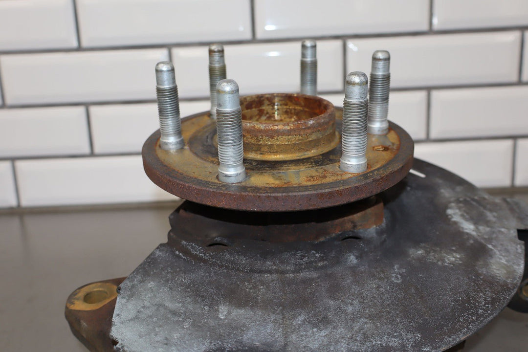 07 - 14 Chevy Truck SUV GMT900 Right RH Passenger Front Spindle Knuckle 4x4 OEM