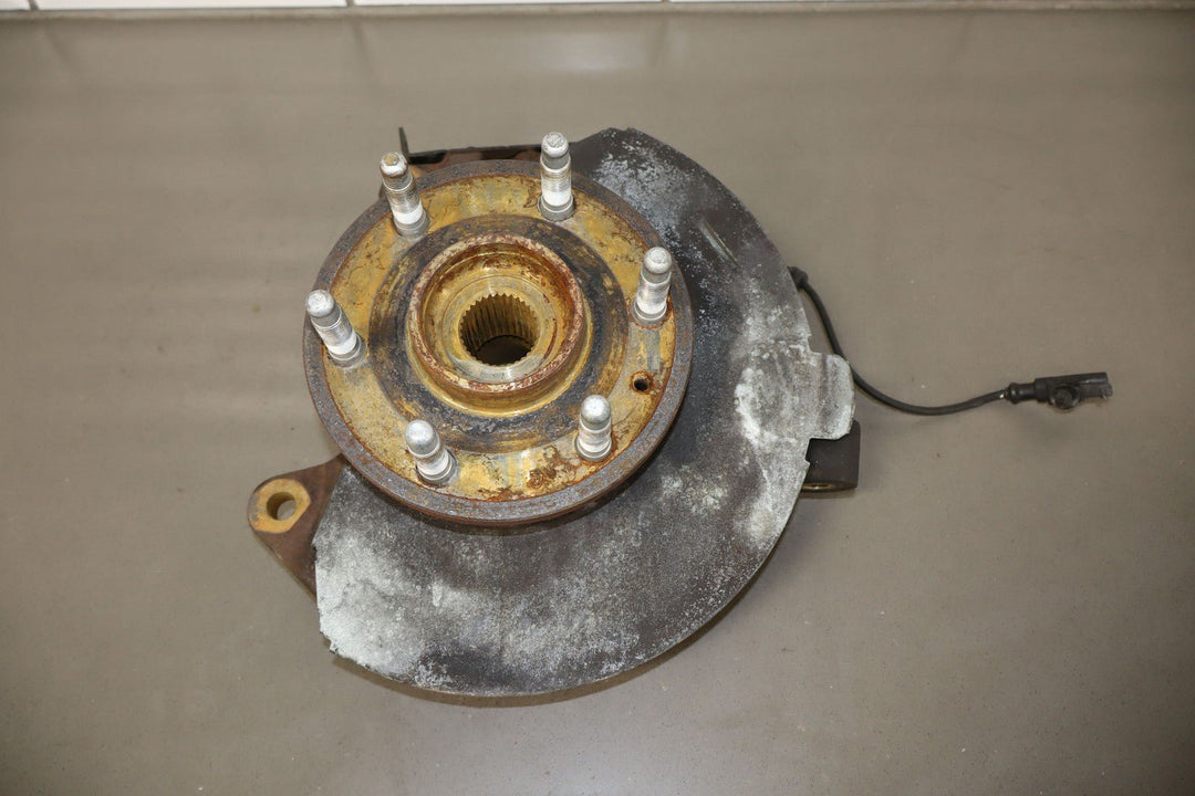 07 - 14 Chevy Truck SUV GMT900 Right RH Passenger Front Spindle Knuckle 4x4 OEM