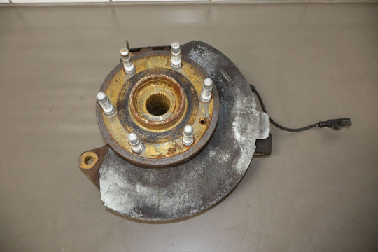 07 - 14 Chevy Truck SUV GMT900 Right RH Passenger Front Spindle Knuckle 4x4 OEM