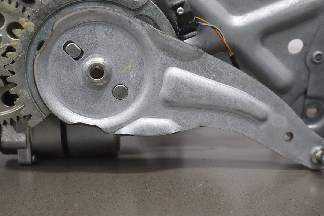 07 - 14 GM SUV Power Lift Gate Motor Tailgate Hatch Deck Lid Trunk Decklid OEM