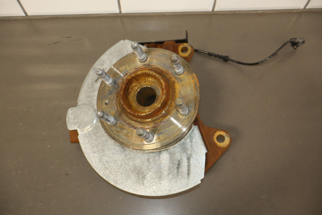07 - 14 GMC Yukon GMT900 4x4 Left Front Spindle/Knuckle 81k OEM