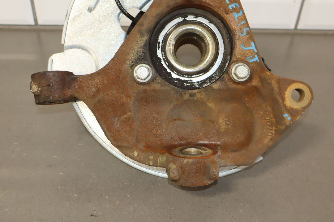 07 - 14 GMC Yukon GMT900 4x4 Right Front Spindle/Knuckle 81k OEM