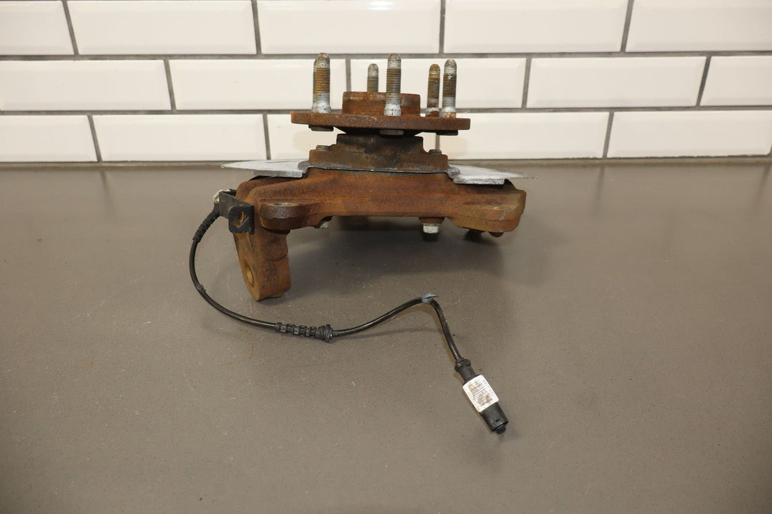 07 - 14 Silverado 1500 Tahoe Suburban Left Driver Front Bare Spindle See Photos