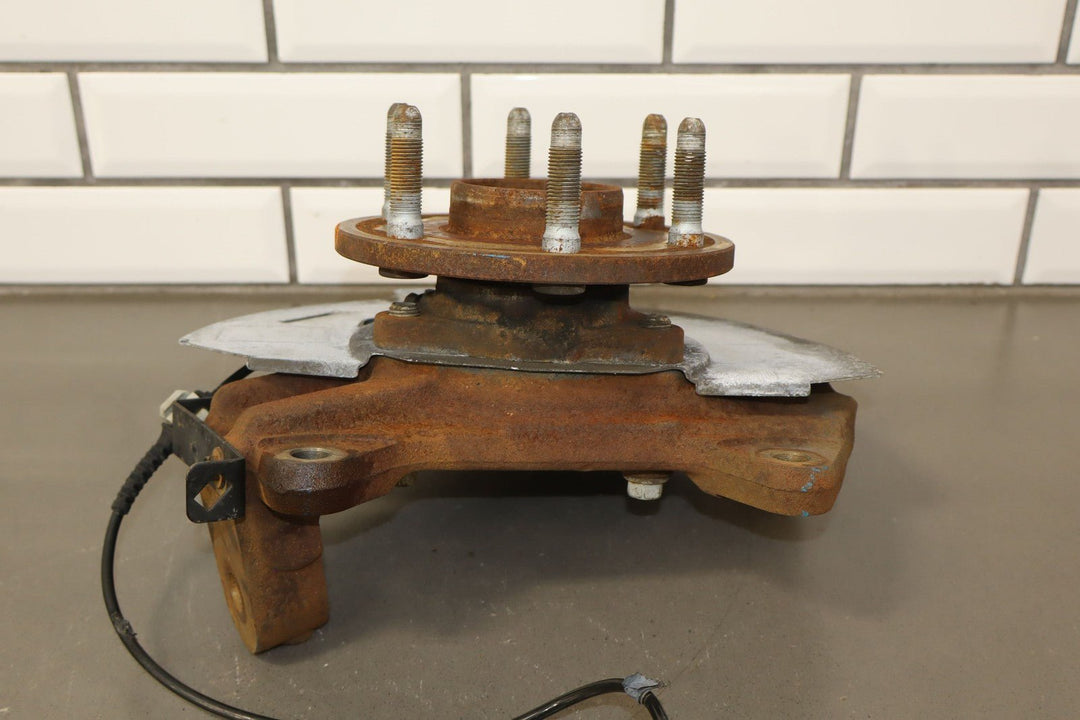 07 - 14 Silverado 1500 Tahoe Suburban Left Driver Front Bare Spindle See Photos