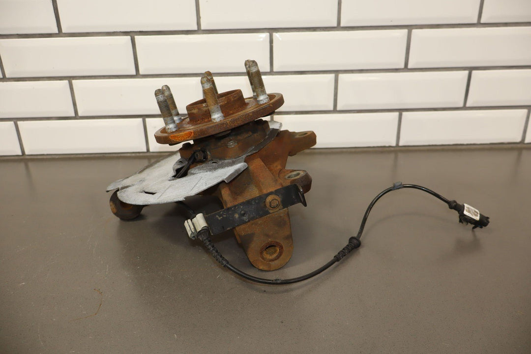 07 - 14 Silverado 1500 Tahoe Suburban Left Driver Front Bare Spindle See Photos