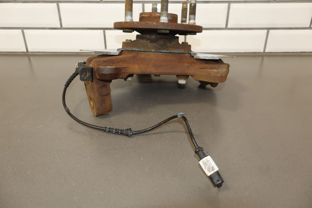 07 - 14 Silverado 1500 Tahoe Suburban Left Driver Front Bare Spindle See Photos