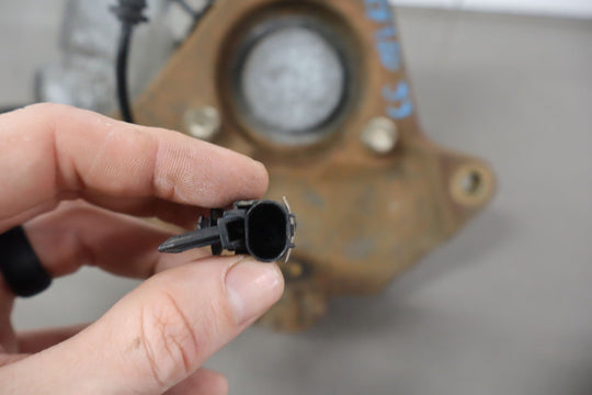 07 - 14 Silverado 1500 Tahoe Suburban Left Driver Front Bare Spindle See Photos