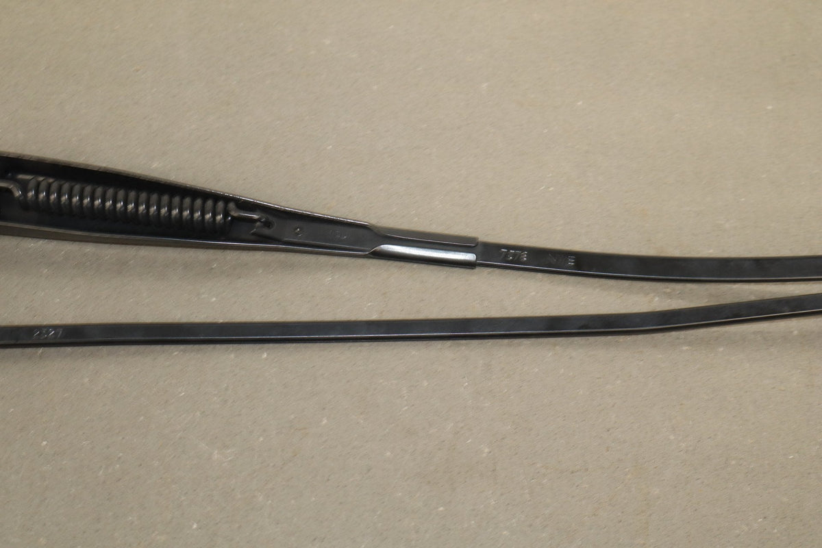 07-17 Lexus LS460 (XF40) Windshield Wiper Arms Pair