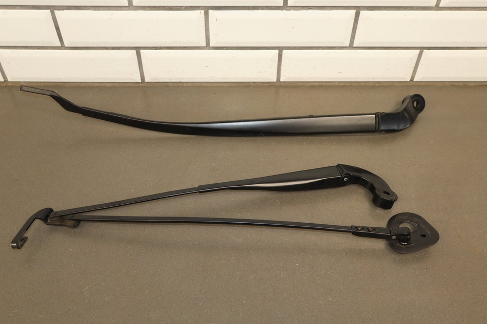 07-17 Lexus LS460 (XF40) Windshield Wiper Arms Pair