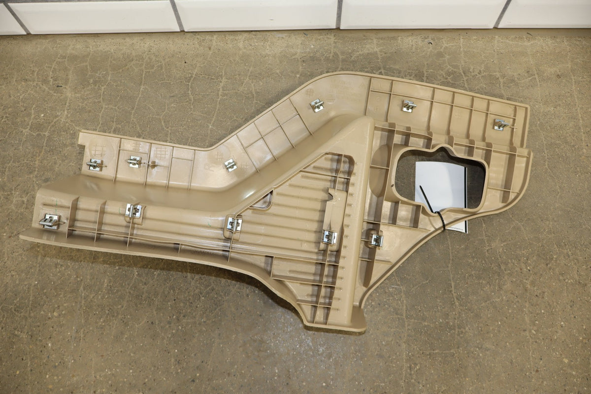 08-13 Chevy Tahoe Hybrid 2nd Row Bench Seat Light Cashmere Floor
