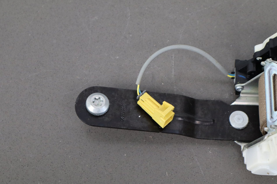 08-13 Chevy Tahoe Hybrid Right Front Seat Belt Light Cashmere 313