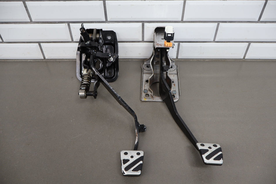 08-15 Mitsubishi Lancer Evo X Clutch And Brake Pedal Assembly
