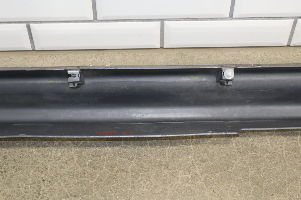 08-15 Mitsubishi Lancer Evo X Right Side Skirt (Cracked Tabs)