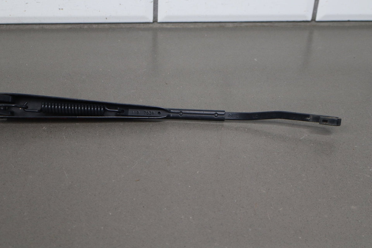 08-23 Dodge Challenger Windshield Wiper Arm Pair Black No Blades OEM