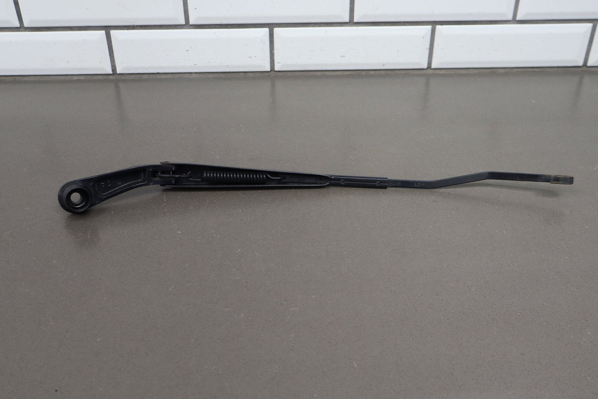 08-23 Dodge Challenger Windshield Wiper Arm Pair Black No Blades OEM