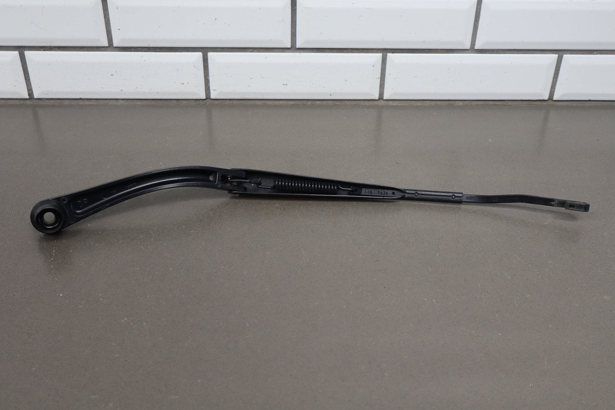 08-23 Dodge Challenger Windshield Wiper Arm Pair Black No Blades OEM