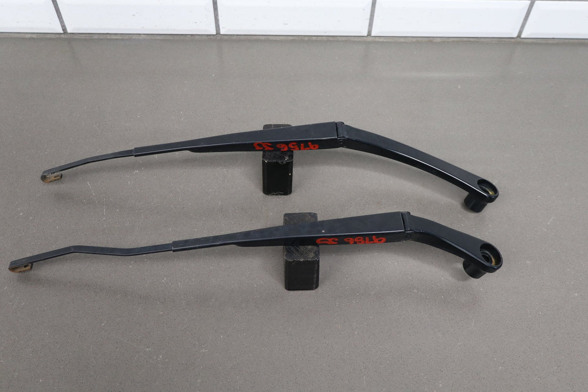 08-23 Dodge Challenger Windshield Wiper Arm Pair Black No Blades OEM