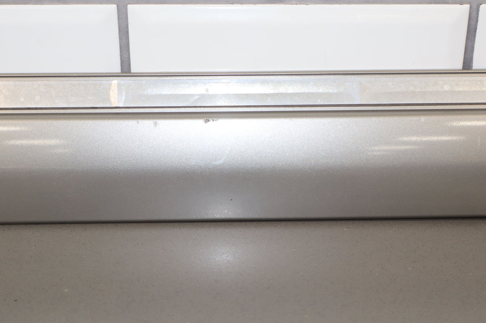 2001 Chevrolet Suburban 2500- Right Front Door Molding