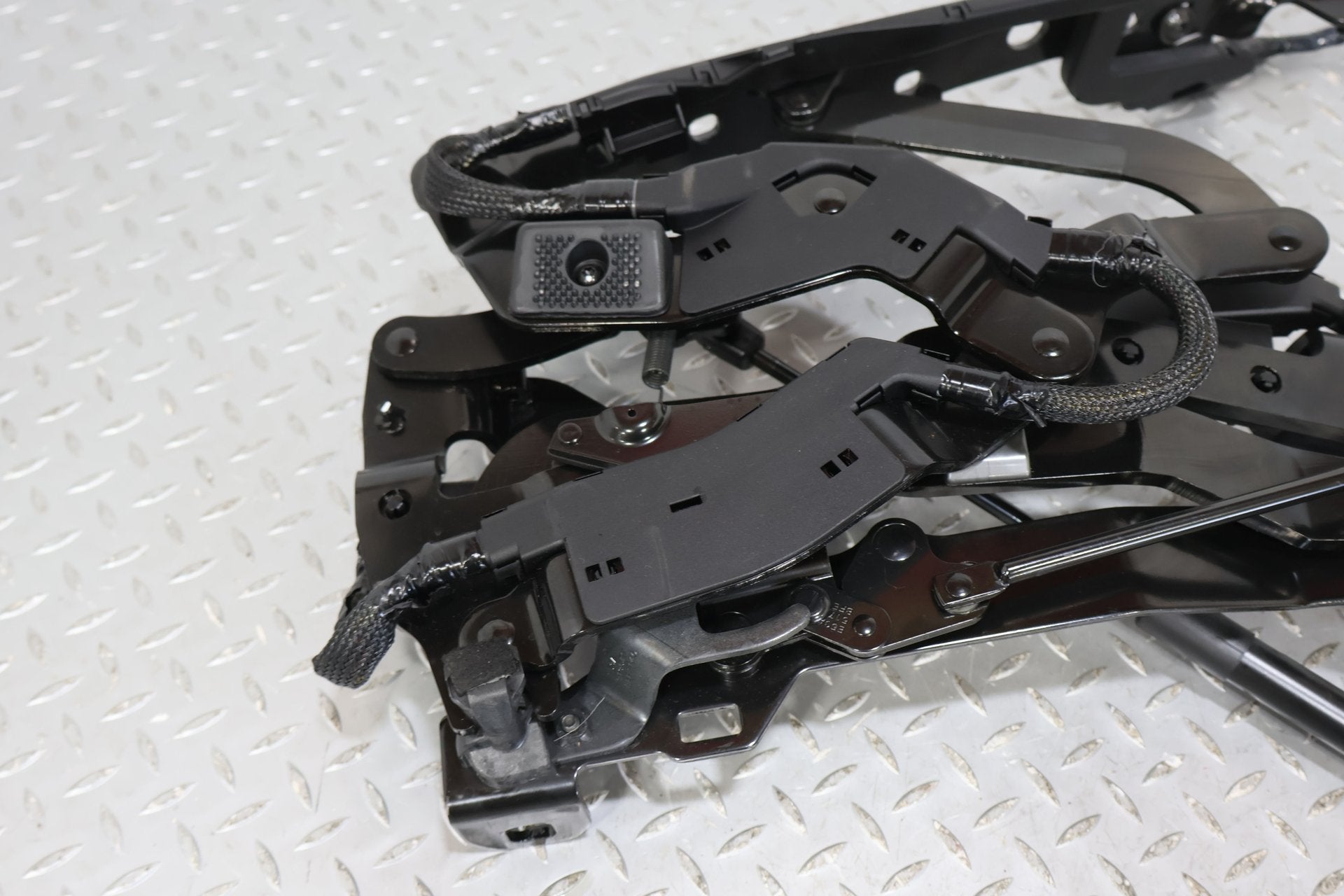 09-13 Infiniti G37 Convertible Rear Left LH Trunk Deck Lid Hinge (Tested)