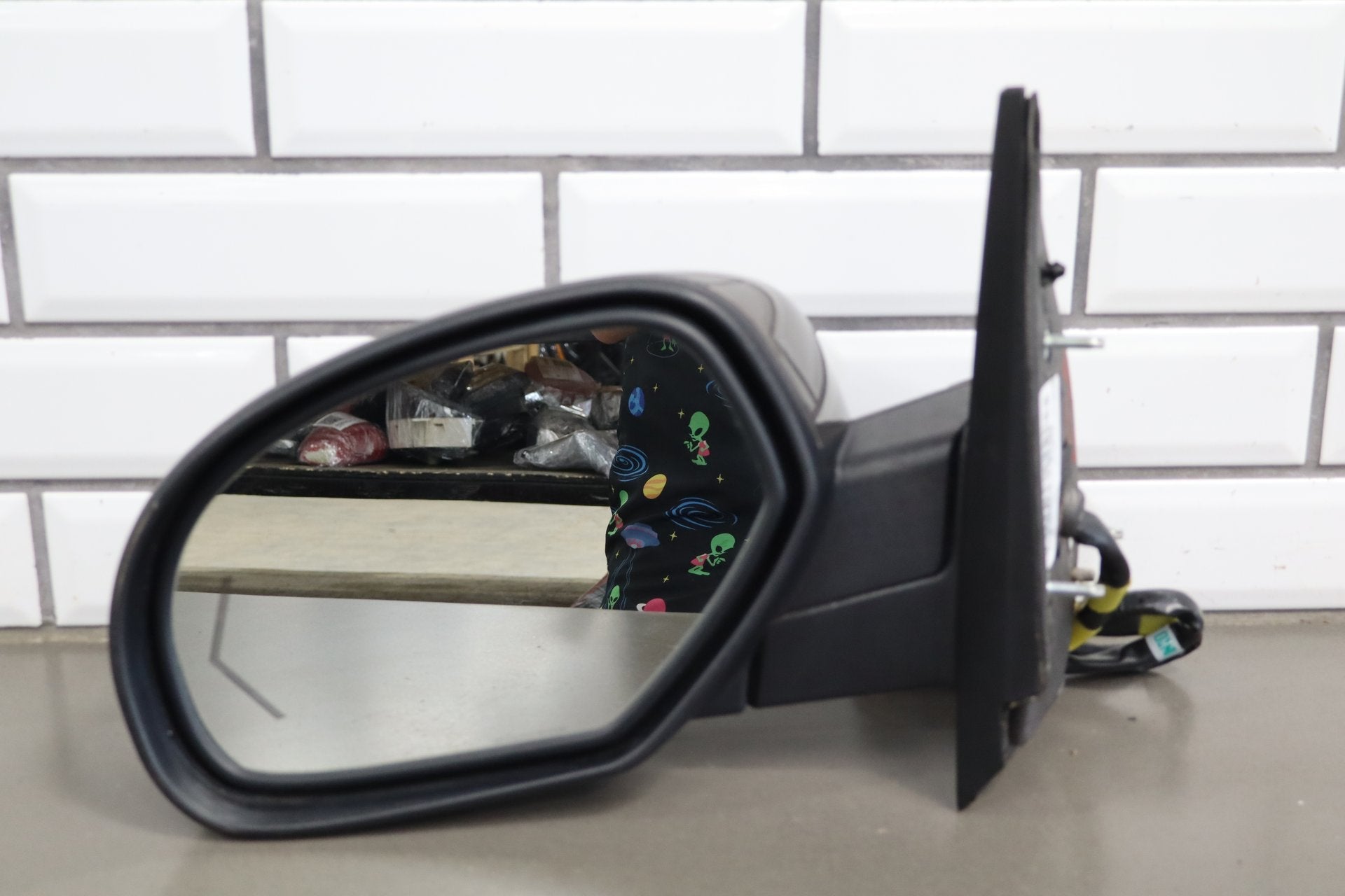 09-14 Chevrolet Tahoe Suburban Yukon Left Door Mirror Power Fold/Signal OEM
