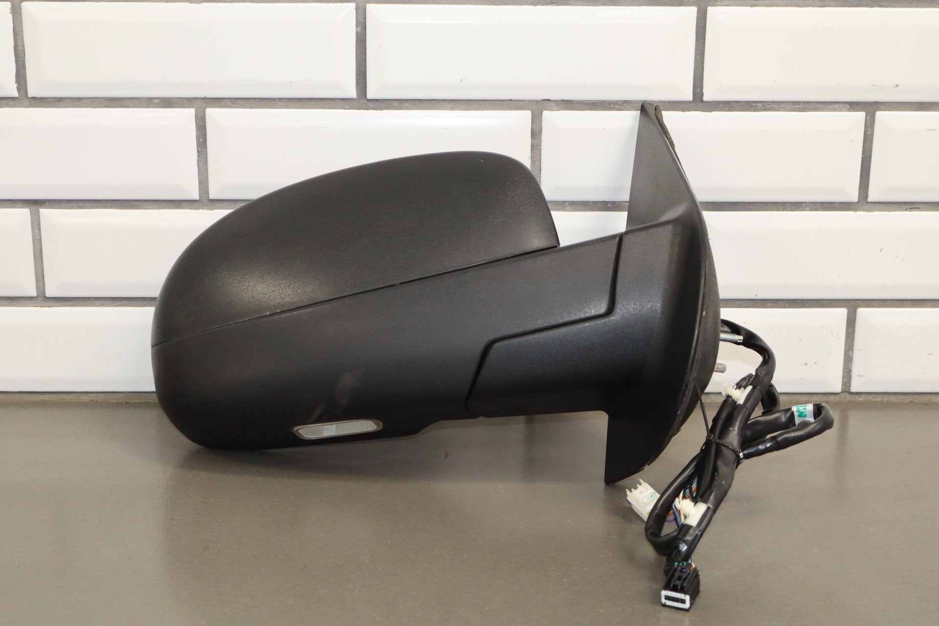 09-14 Chevrolet Tahoe Suburban Yukon Right Door Mirror Power Fold/Signal OEM