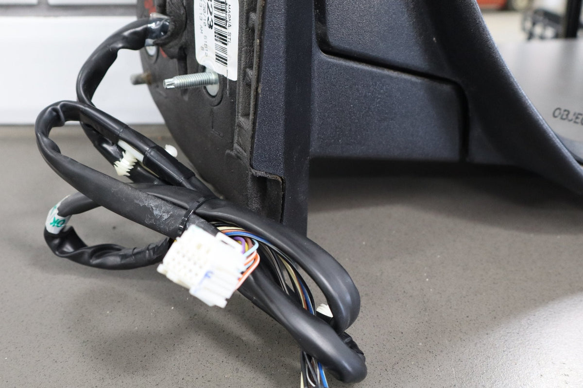 09-14 Chevrolet Tahoe Suburban Yukon Right Door Mirror Power Fold/Signal OEM