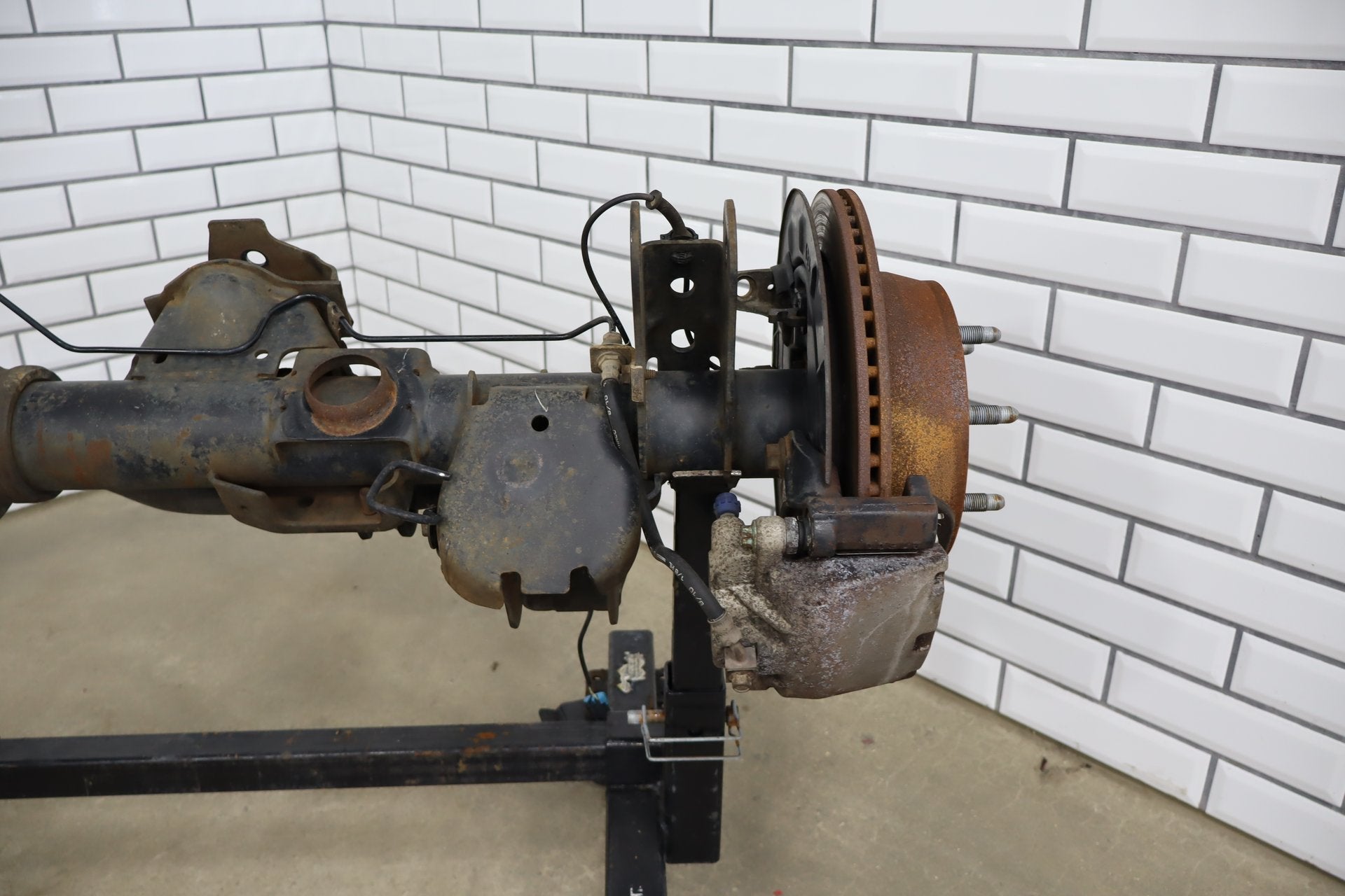 09-14 Chevrolet Tahoe/Suburban/Yukon Rear Axle Assembly 3.42 G80 Limited Slip