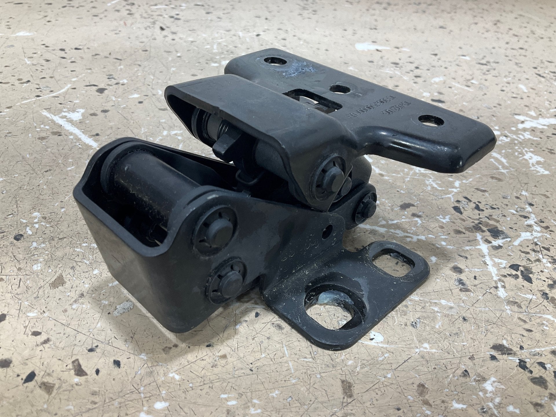 09-17 Nissan 370Z Convertible Top Hinge Right RH Passenger Side OEM