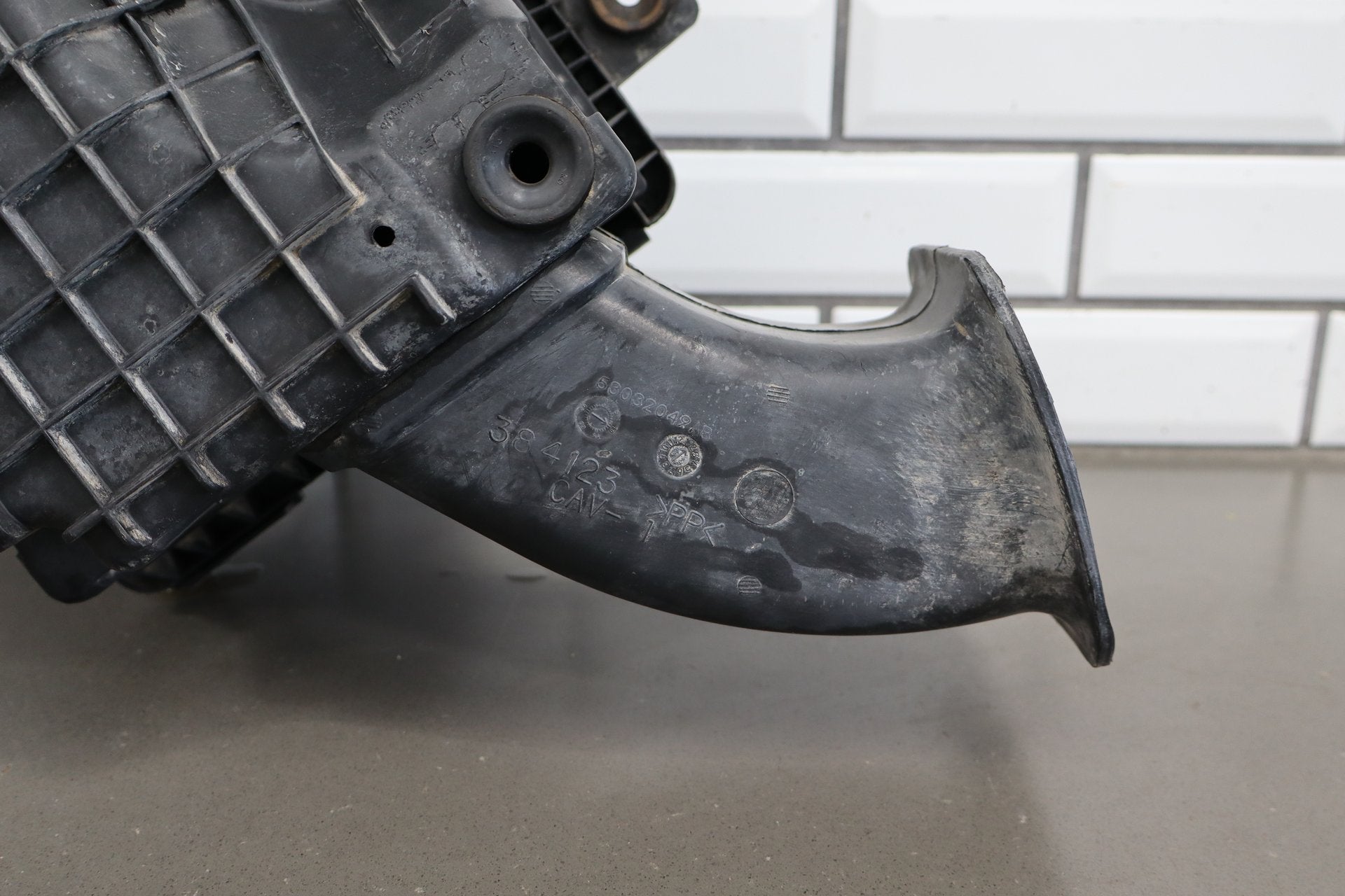 09-18 Ram 1500/ 19-24 Ram Classic 5.7L Hemi V8 Air Cleaner Intake Tube Air Box