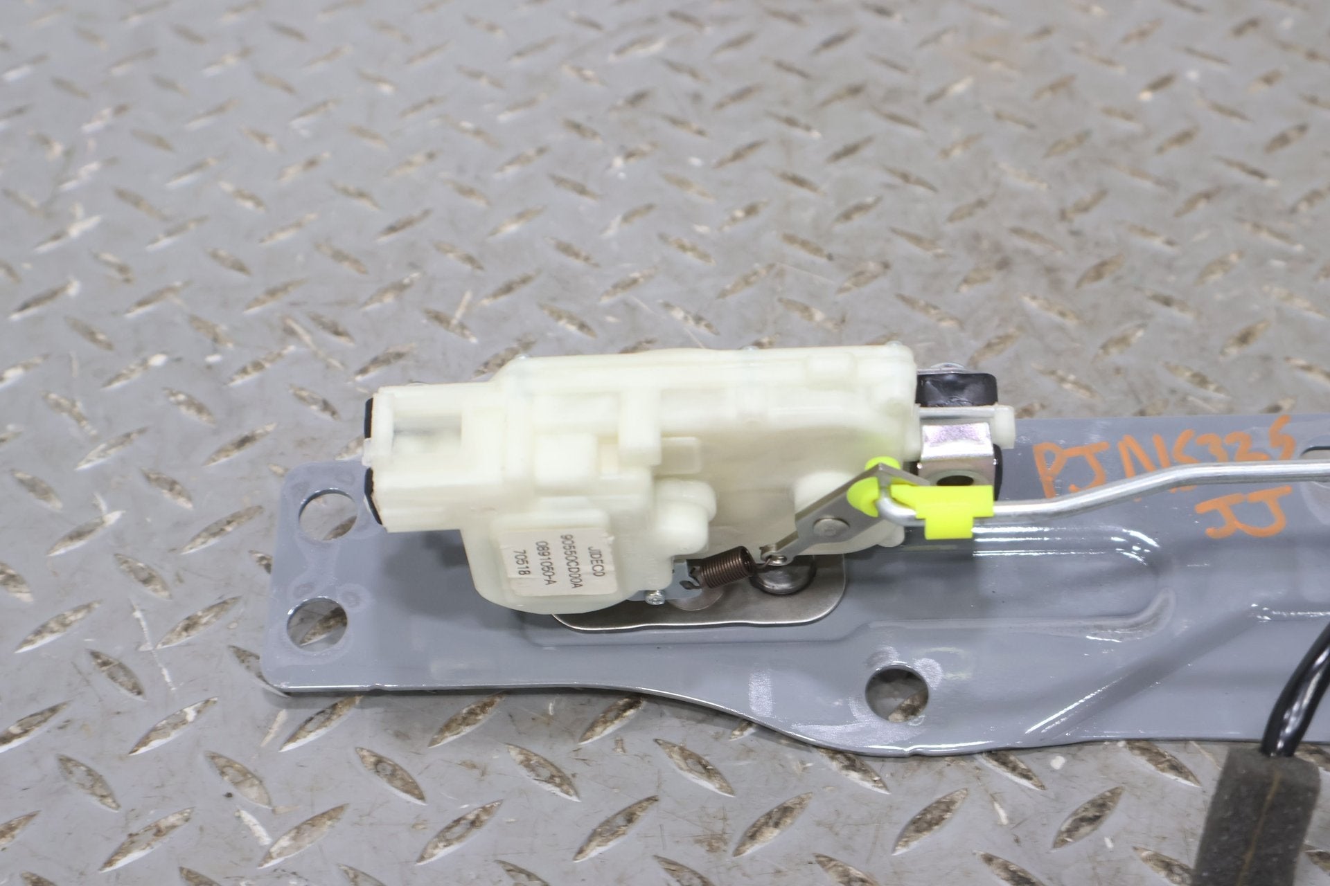 09-20 Nissan 370Z Nismo Coupe Rear Hatch Lock Latch (Tested)