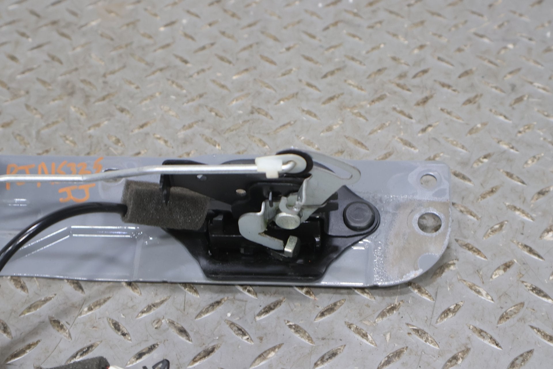 09-20 Nissan 370Z Nismo Coupe Rear Hatch Lock Latch (Tested)