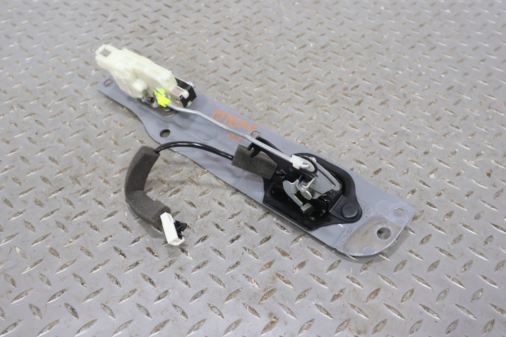 09-20 Nissan 370Z Nismo Coupe Rear Hatch Lock Latch (Tested)