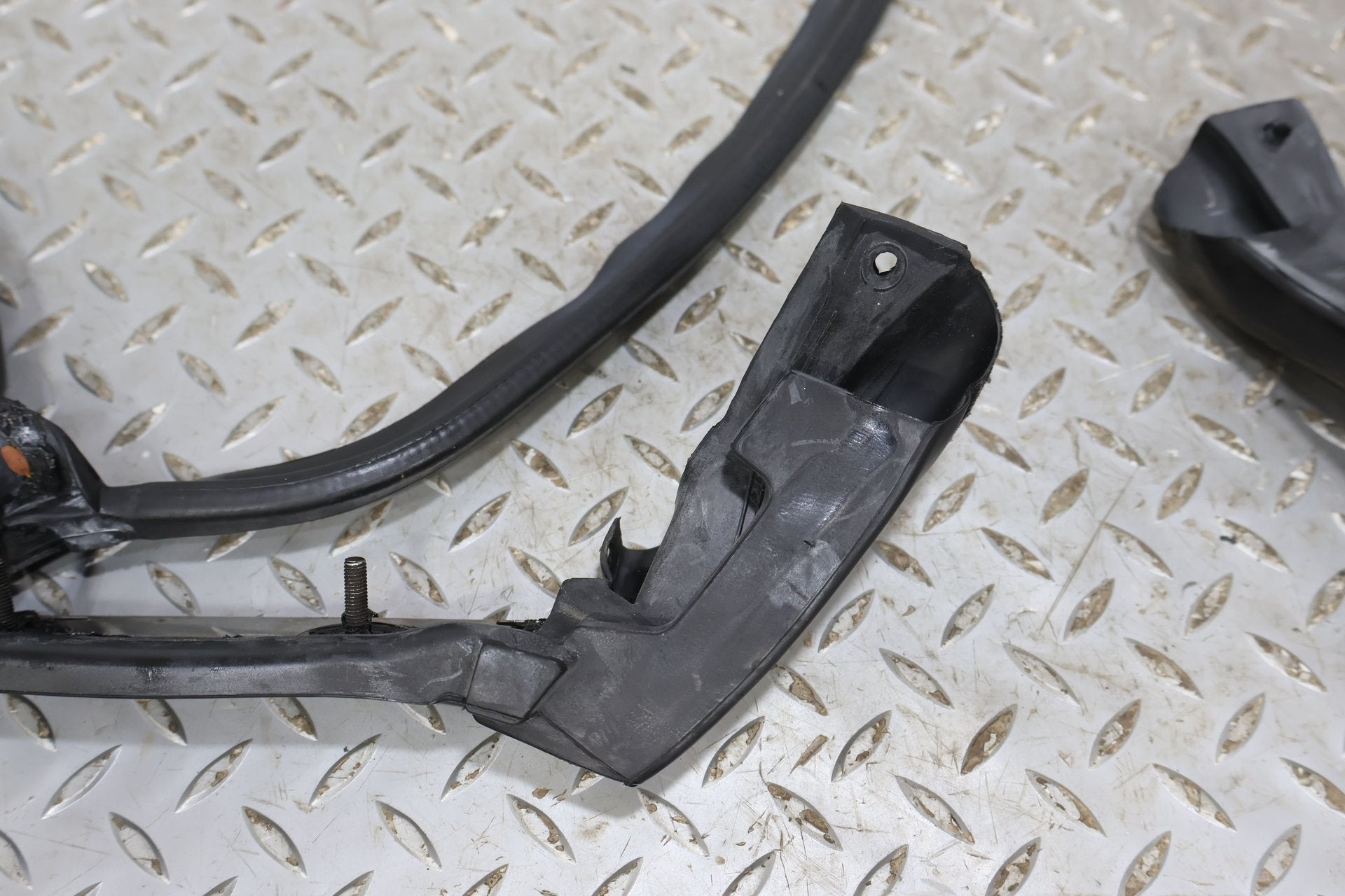 09 Aston Martin V8 Vantage Convertible Boot Cover Weather Stripping Gasket Seal