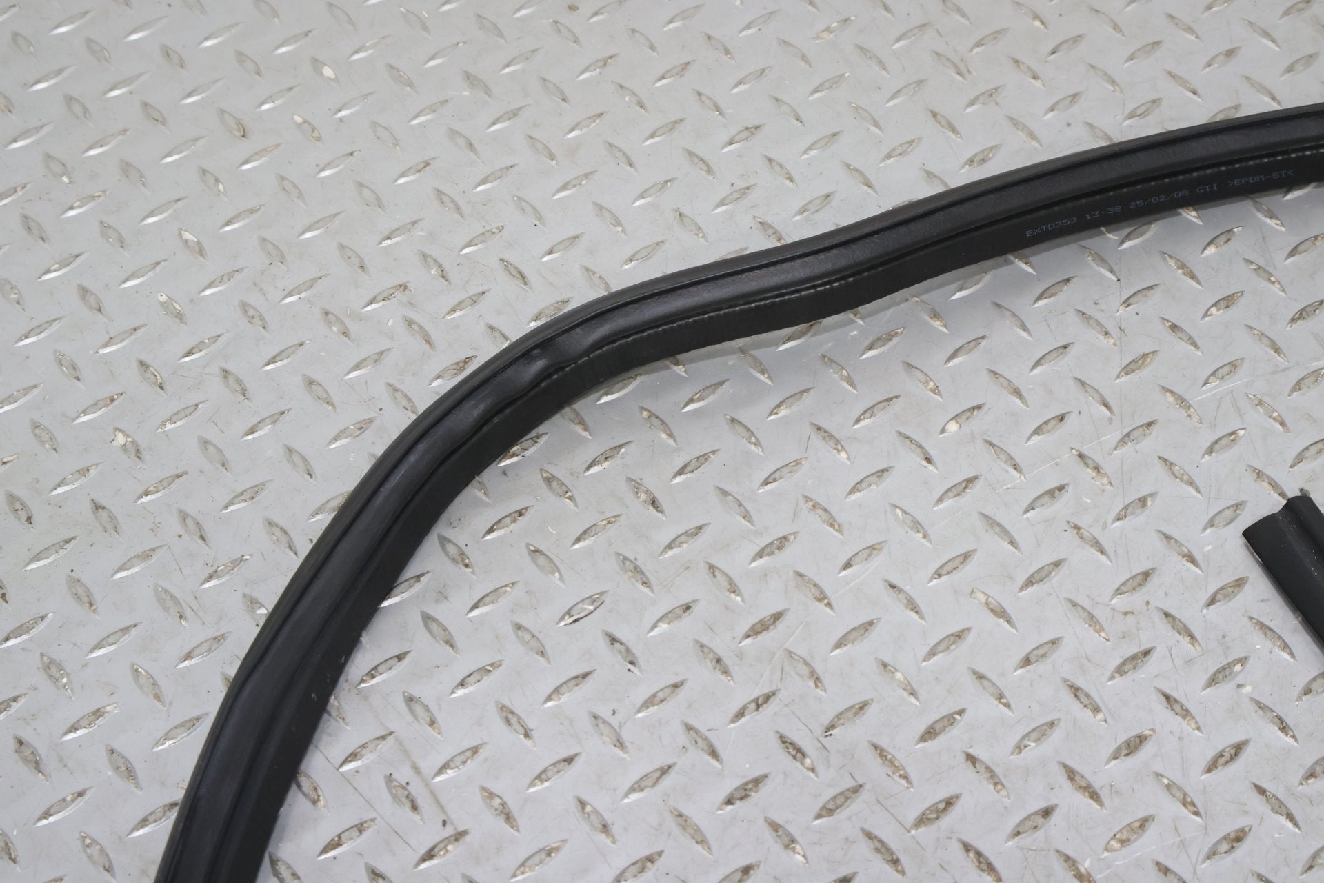 09 Aston Martin V8 Vantage Convertible Boot Cover Weather Stripping Gasket Seal