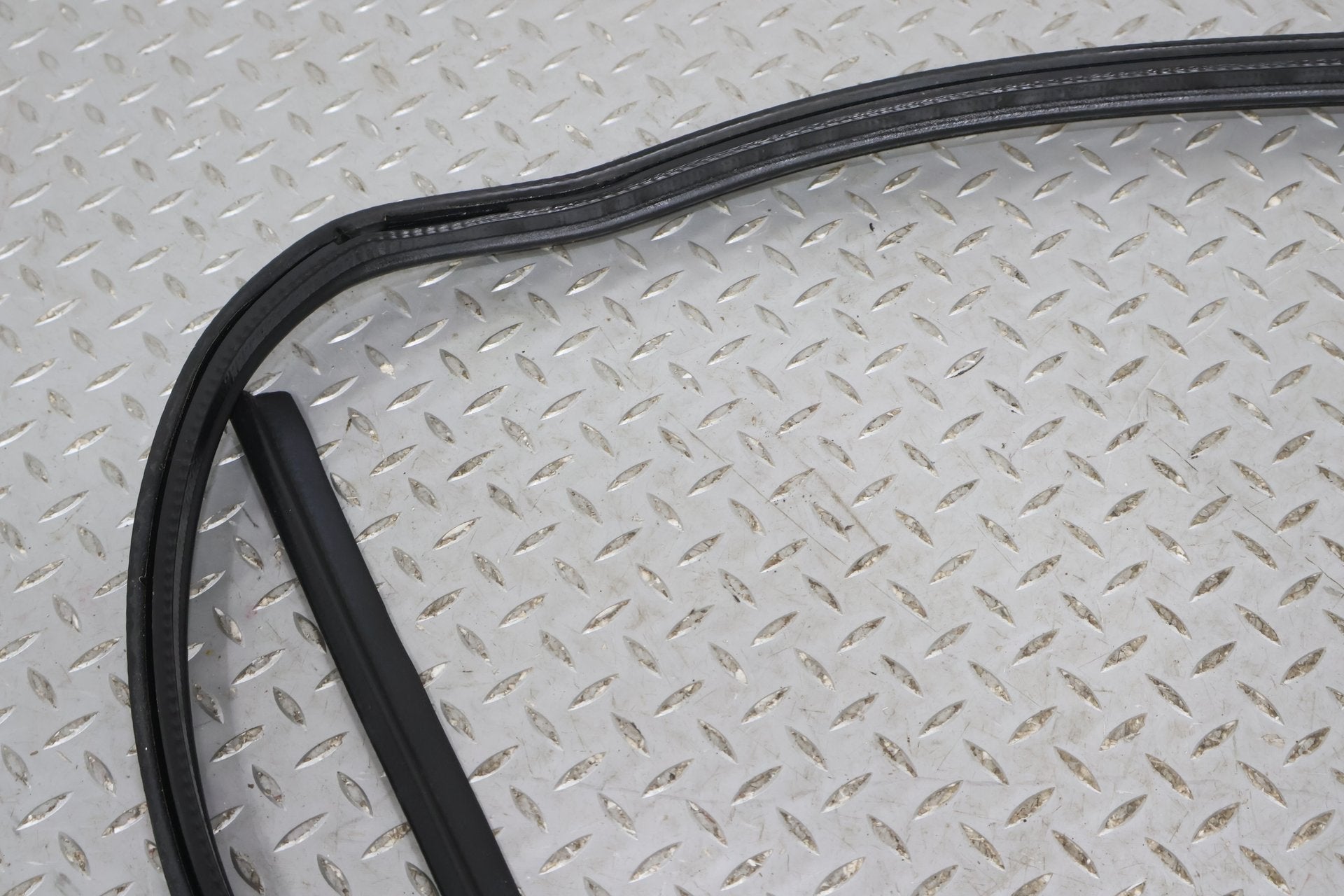 09 Aston Martin V8 Vantage Convertible Boot Cover Weather Stripping Gasket Seal