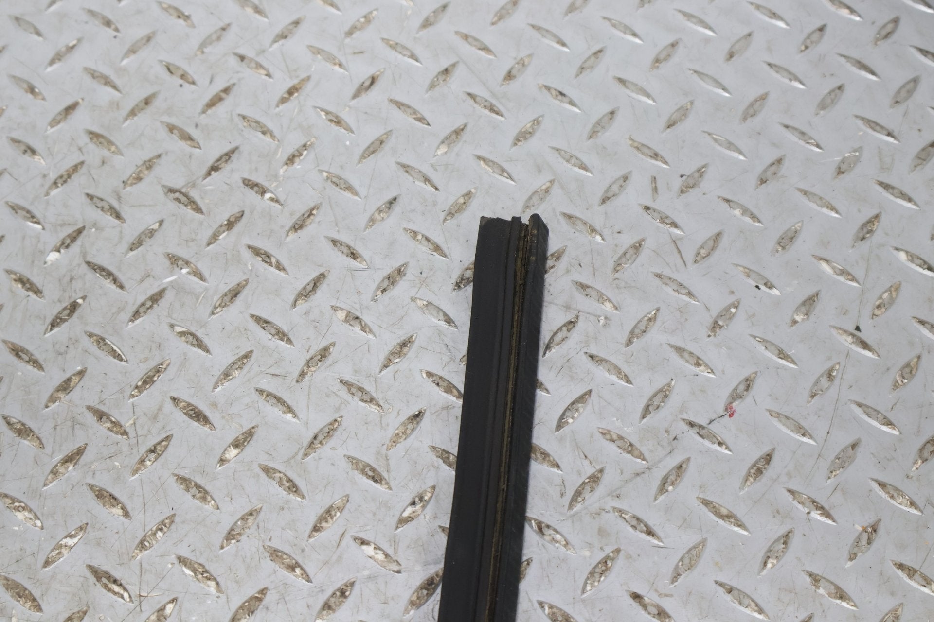 09 Aston Martin V8 Vantage Convertible Boot Cover Weather Stripping Gasket Seal